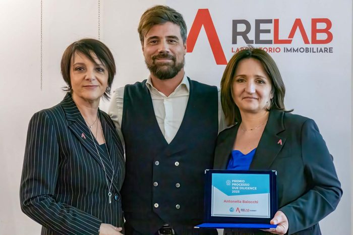 Antonella Baiocchi riceve il Premio Processo Due Diligence 2023 da Relab